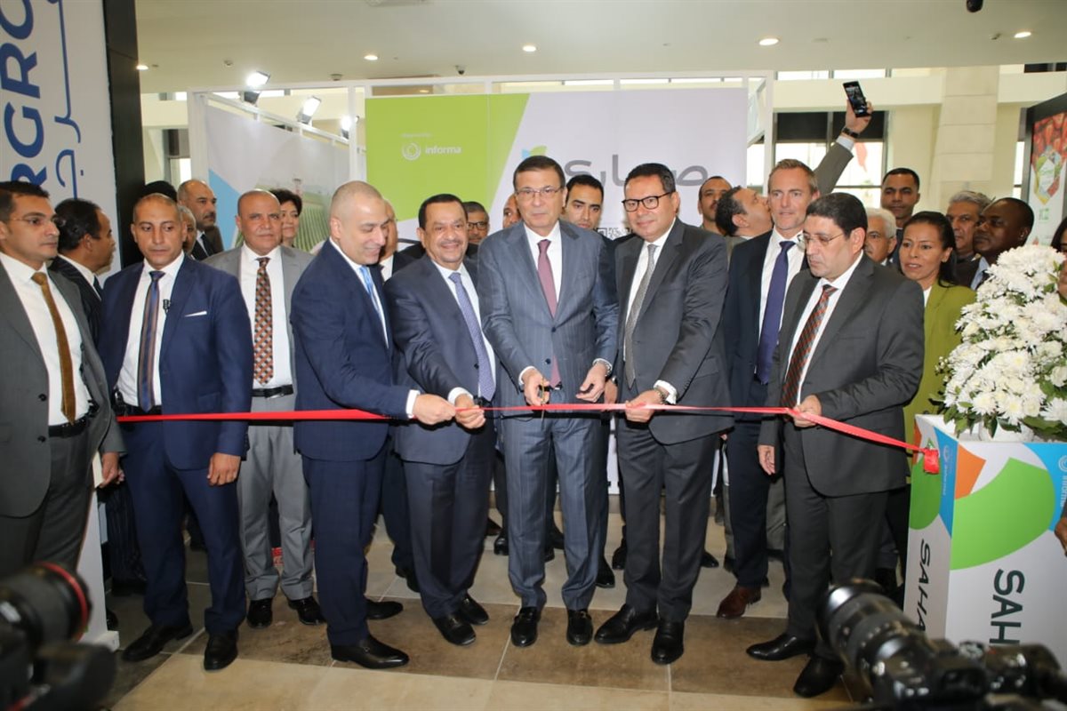 وزير الزراعة خلال الافتتاح
