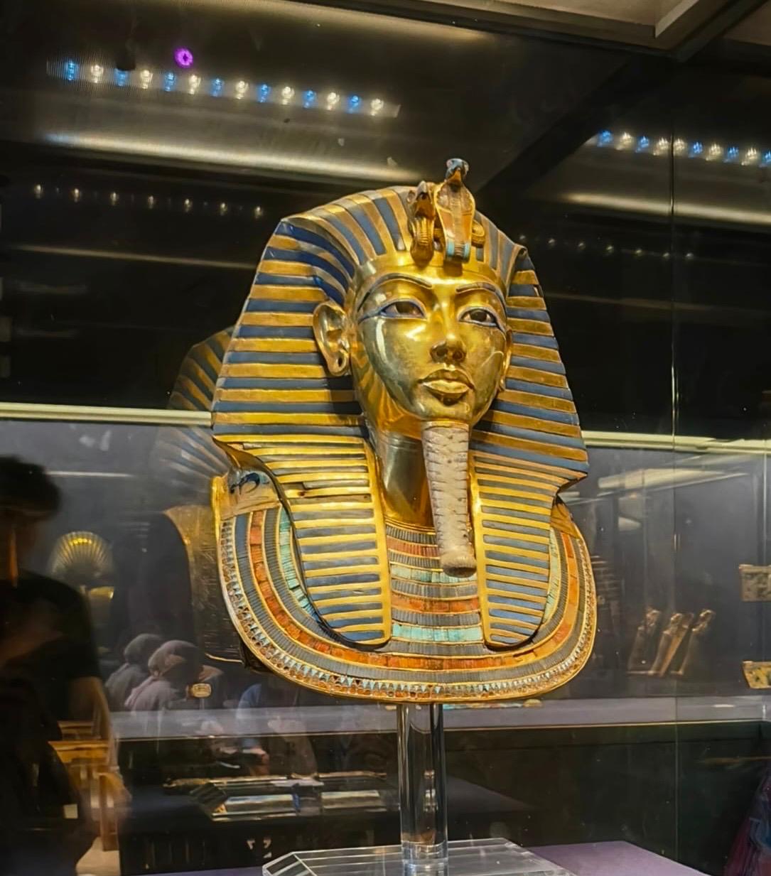 كنوز الملك توت عنخ آمون