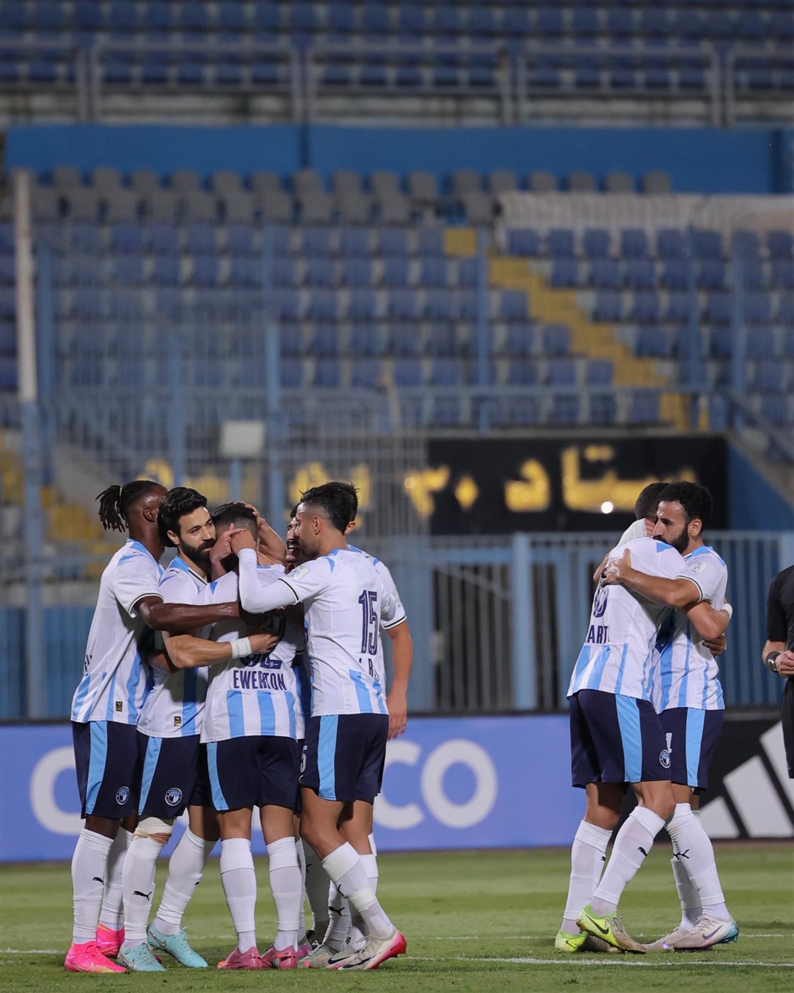 احتفال لاعبي بيراميدز بالفوز على أوكلاند سيتي