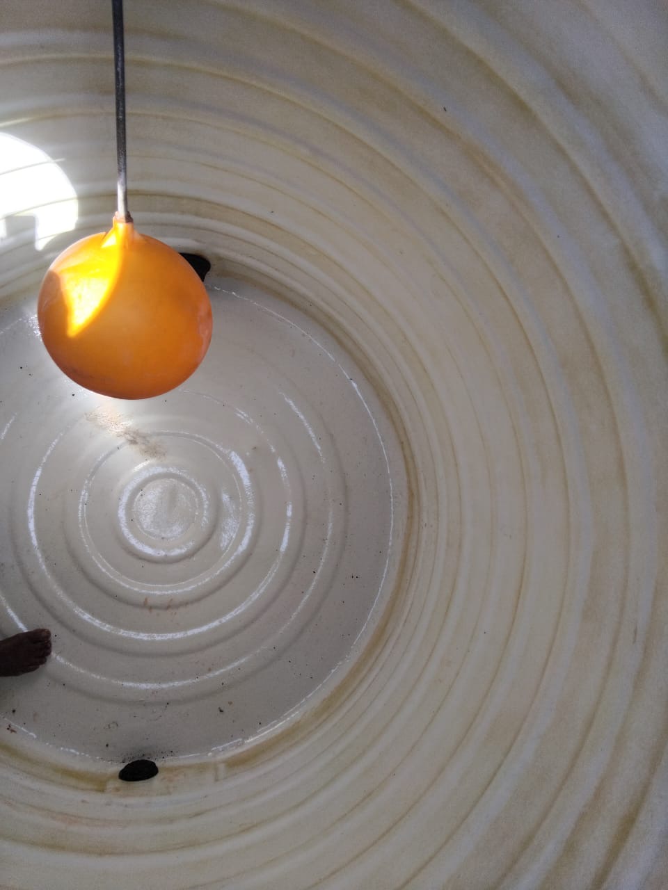 تنظيف الخزانات 