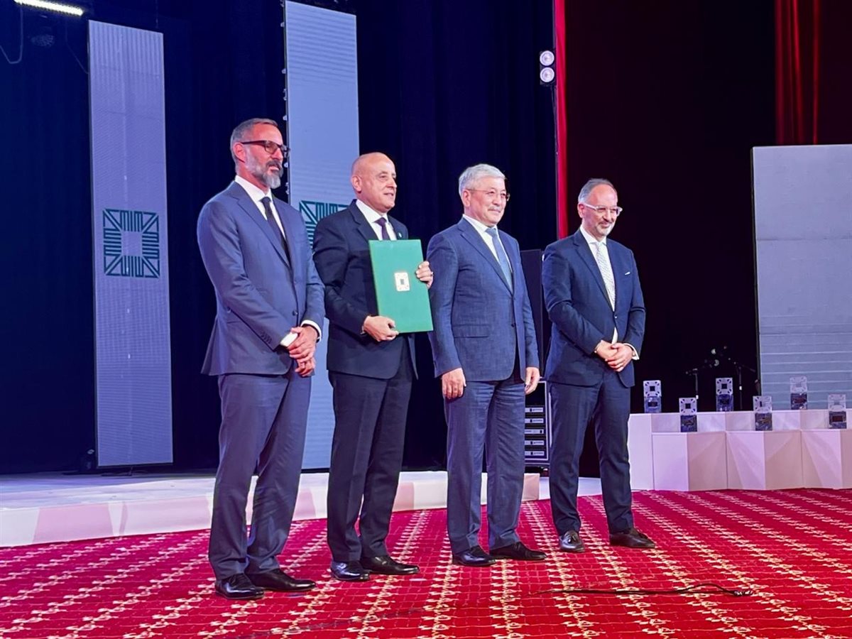 محافظ الأقصر يتسلم جائزة الأغاخان