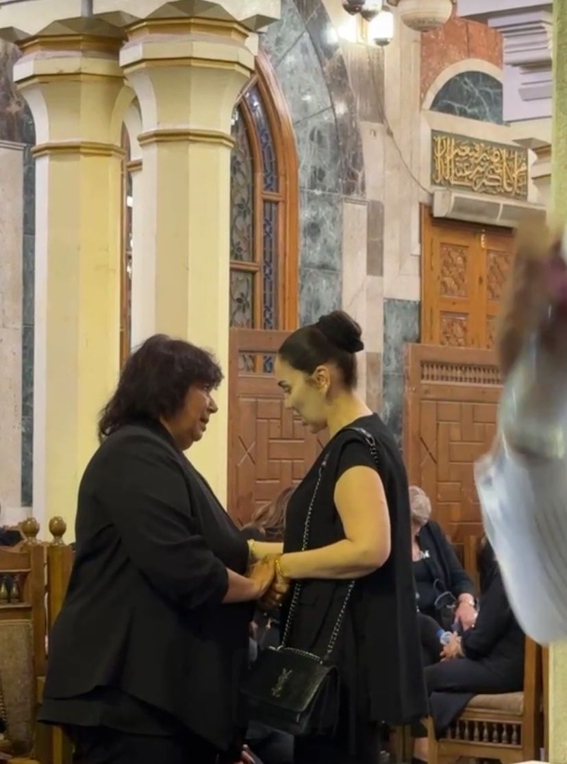 أبرز الحضور بعزاء أرملة سيد مكاوي