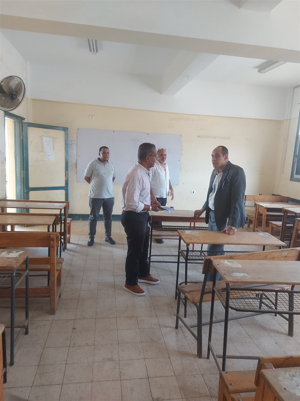 وكيل تعليم السويس يتفقد الفصول المدرسية