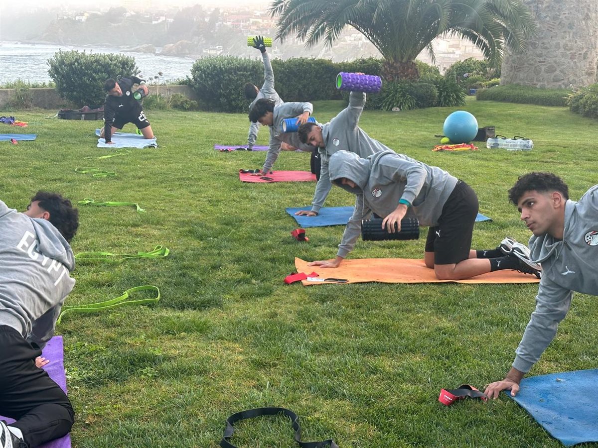 تدريبات منتخب الشباب في معسكر تشيلي (1)