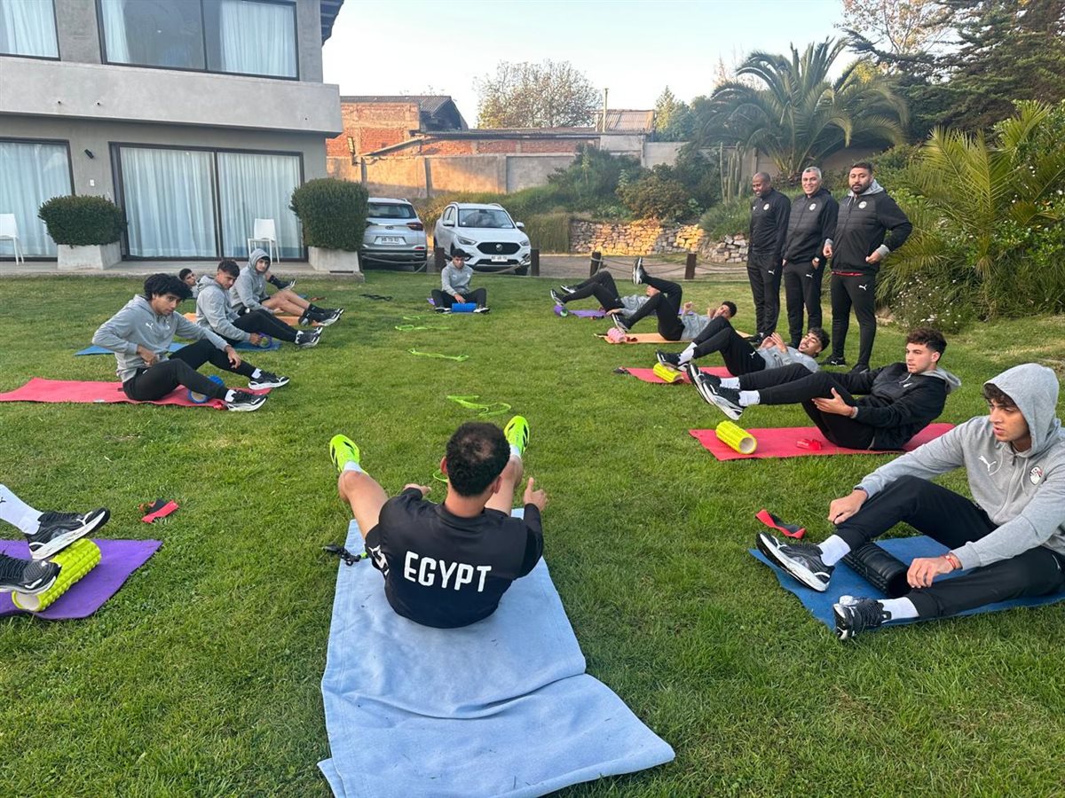 تدريبات منتخب الشباب في معسكر تشيلي (4)