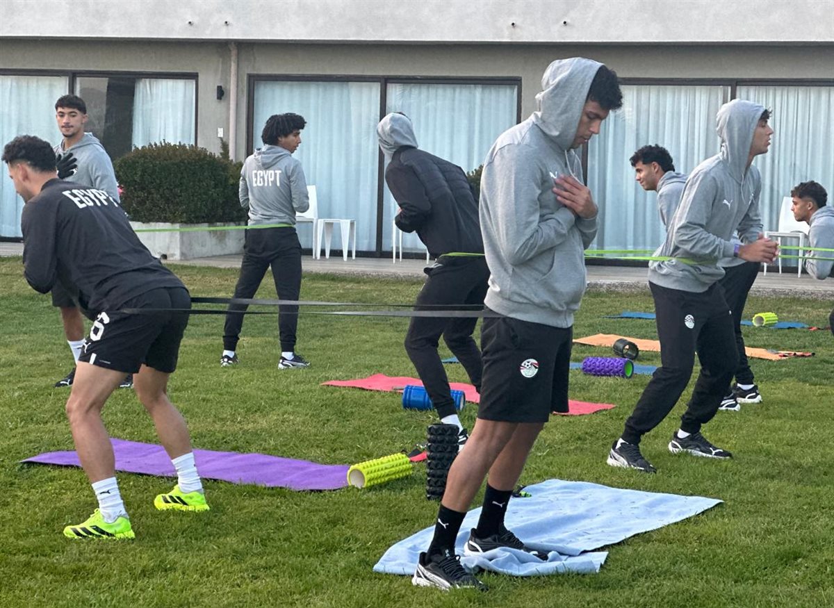 تدريبات منتخب الشباب في معسكر تشيلي (6)