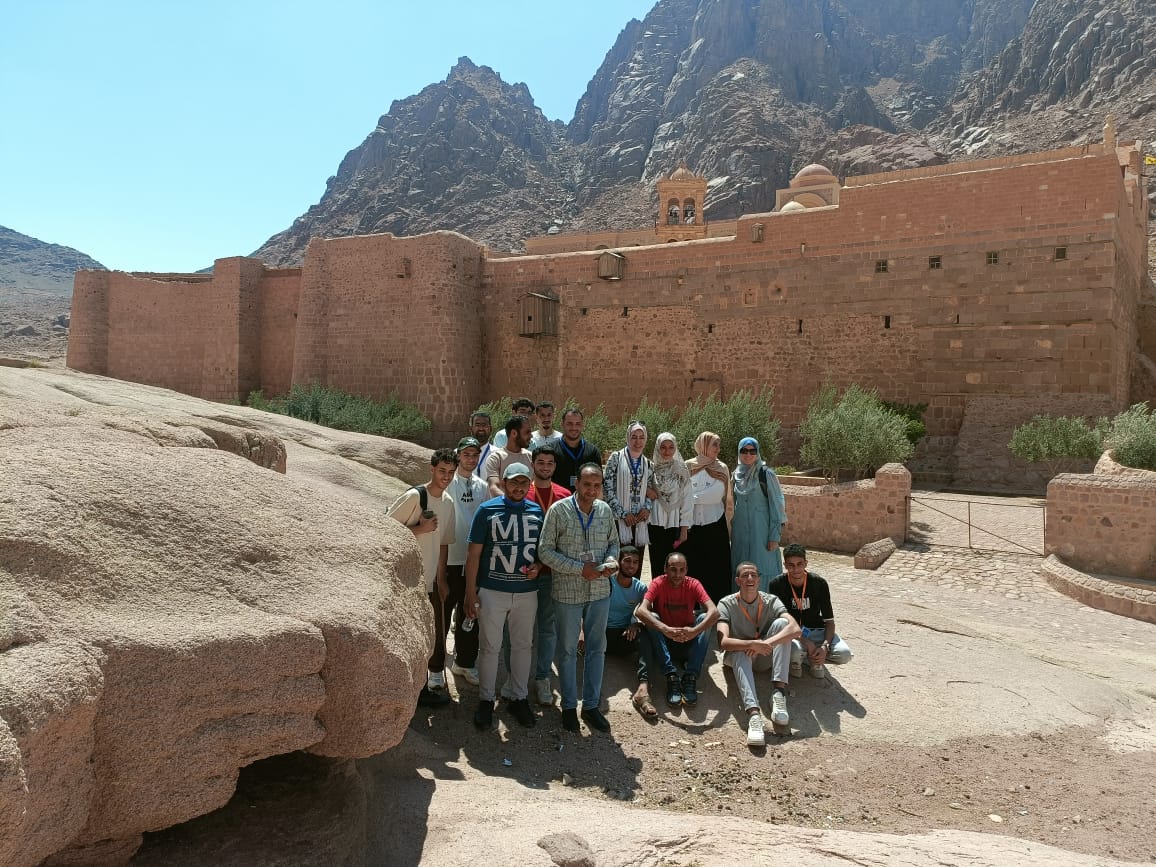 أوائل الجمهورية في الثانوية الأزهرية يزورون دير سانت كاترين