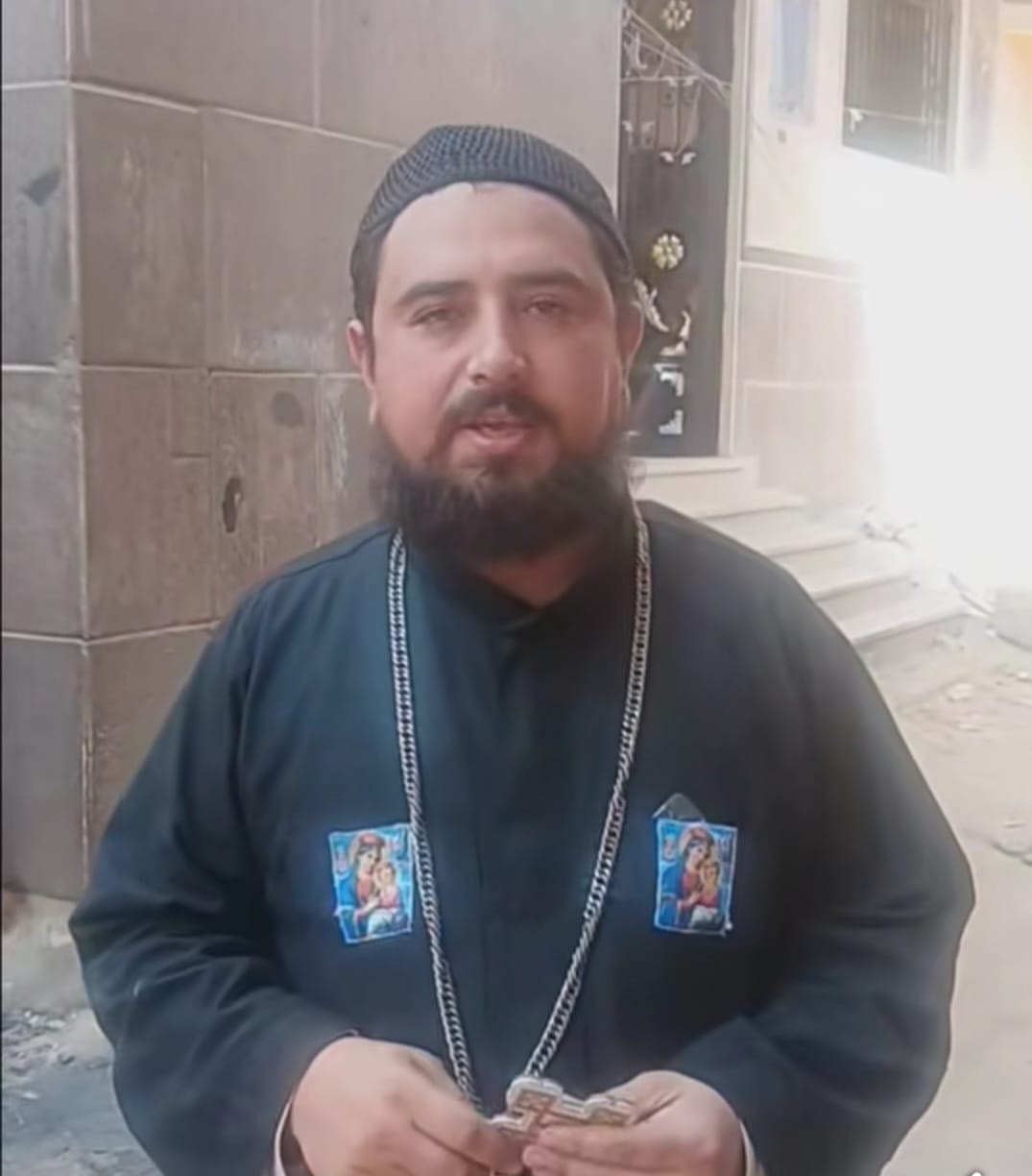 منتحل صفة كاهن قبطي.. الكنيسة تحذر الأقباط من التعامل مع القس بولس فرج الله