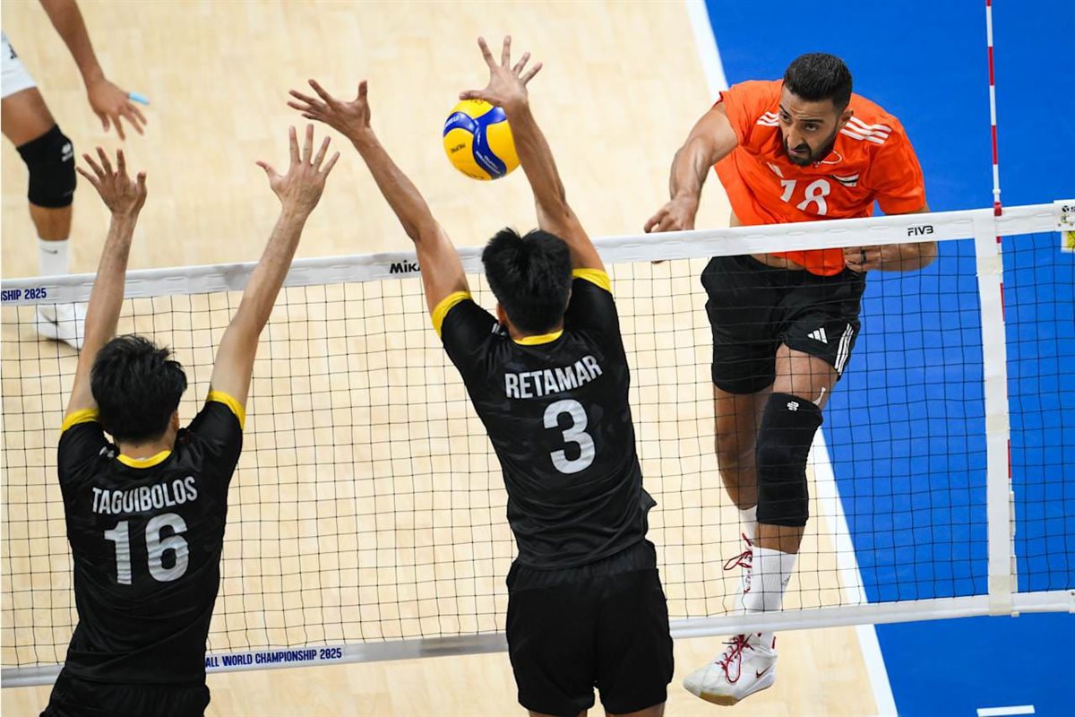 مباراة منتخب الطائرة أمام الفلبين