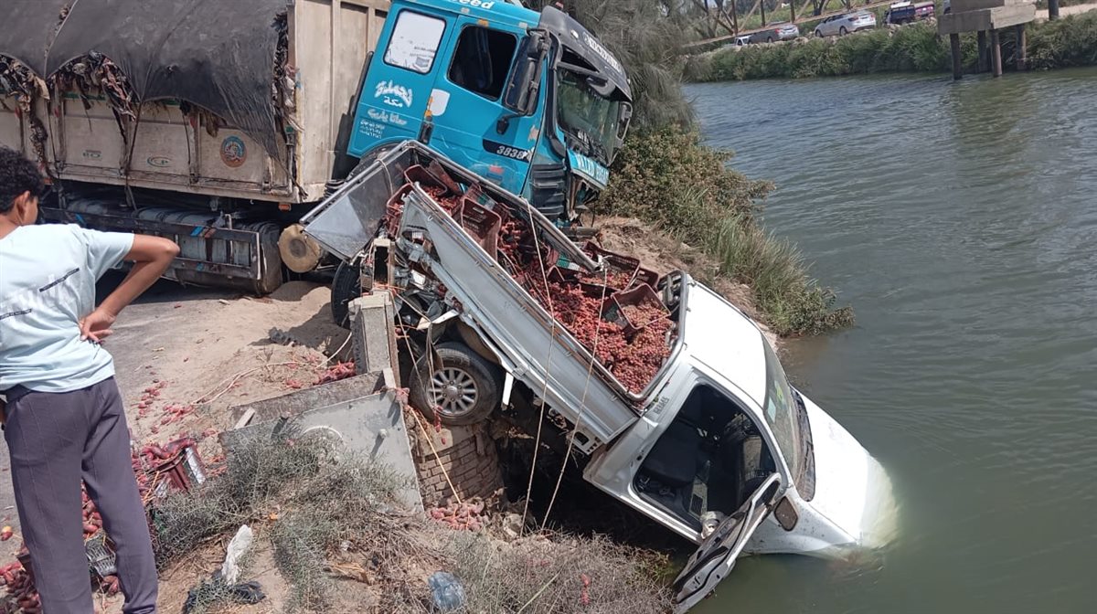 حادث تصادم سيارتين بطريق أبو المطامير - دمنهور بالبحيرة