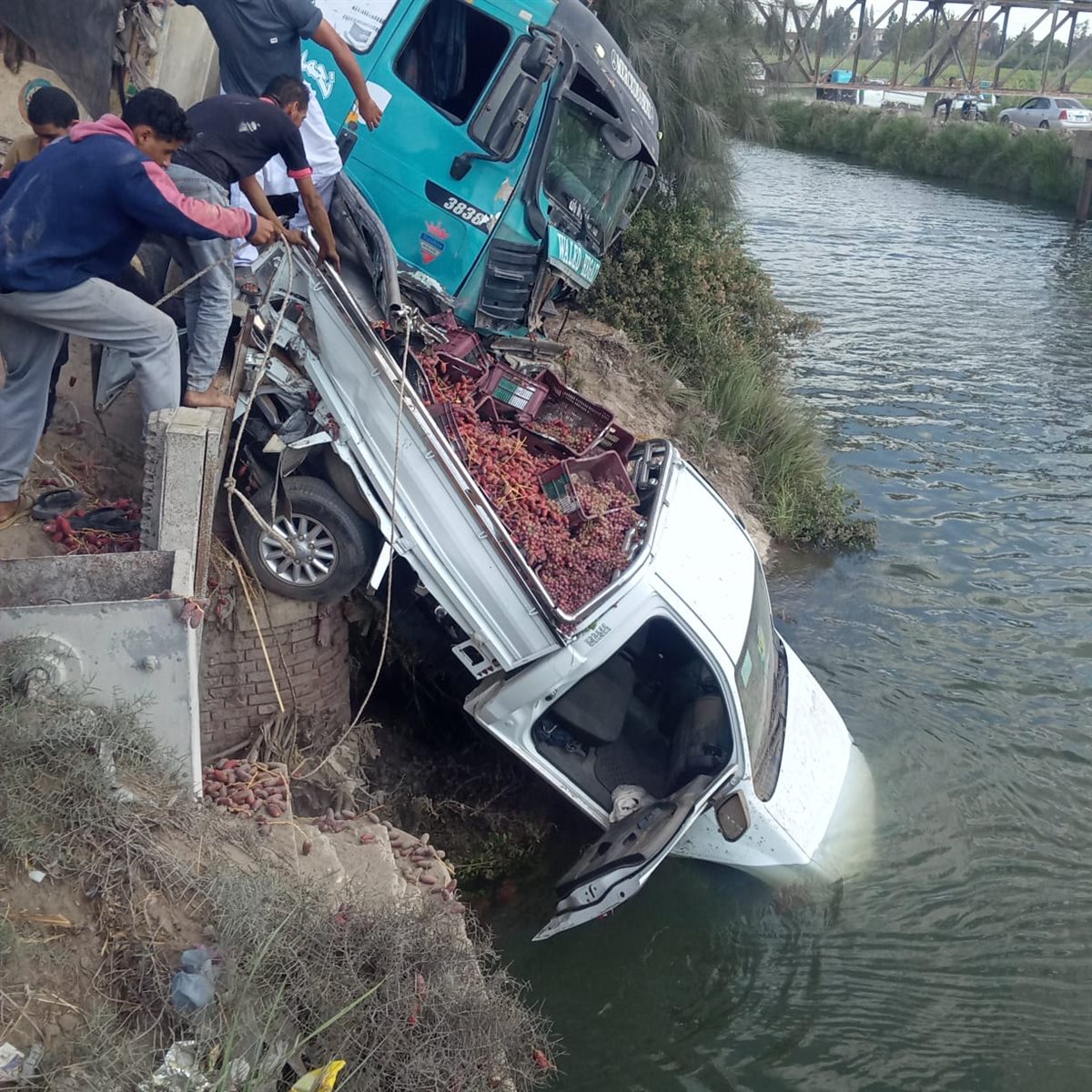 حادث تصادم سيارتين بطريق أبو المطامير - دمنهور بالبحيرة