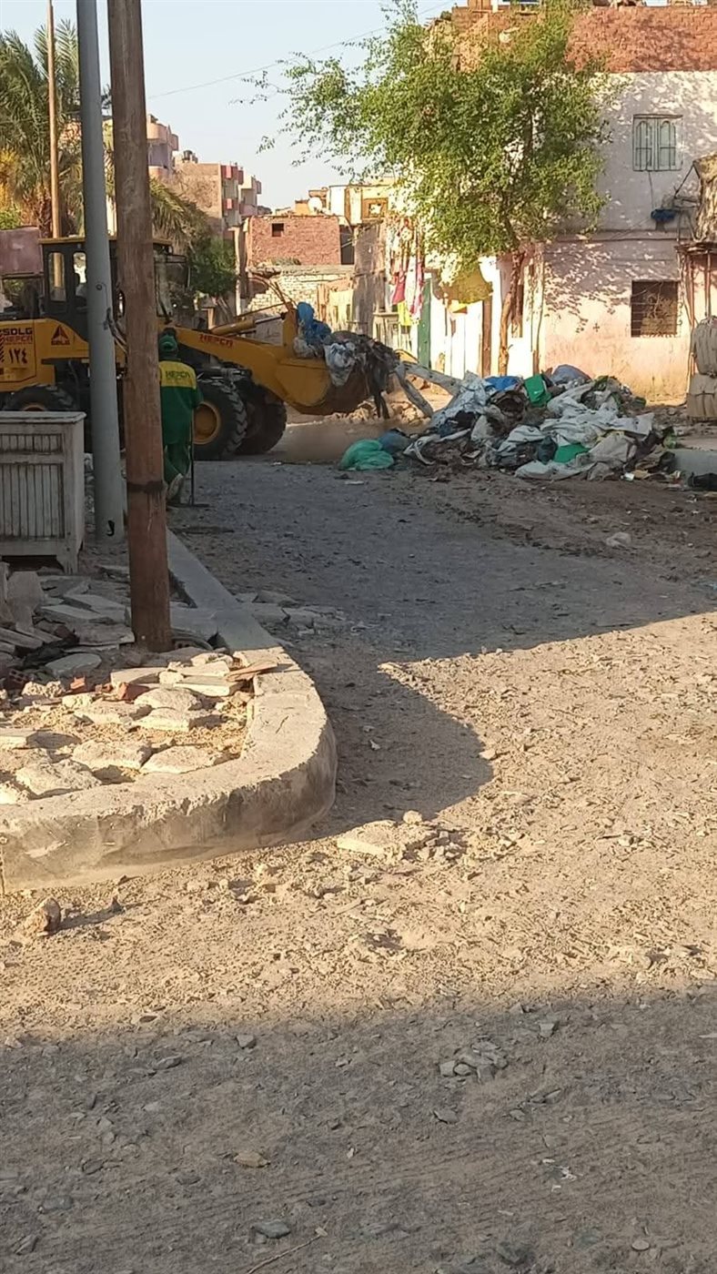 حملات نظافة بمحيط مدارس الغردقة 