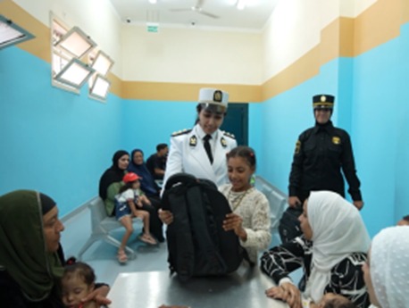 الداخلية توزيع حقائب ومستلزمات مدرسية