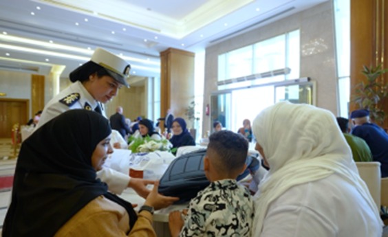 الداخلية توزيع حقائب ومستلزمات مدرسية