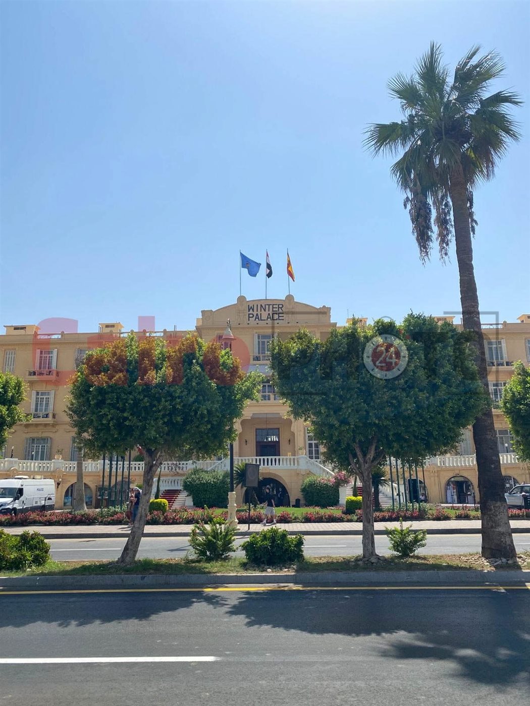 بأعلام مصر وإسبانيا الجناح الملكى في إنتظار الملوك