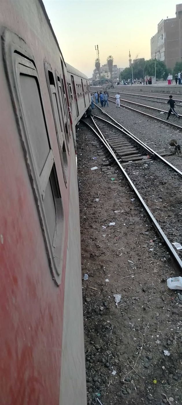 خروج قطار بـ شبين القناطر متجه لـ المرج عن القضبان