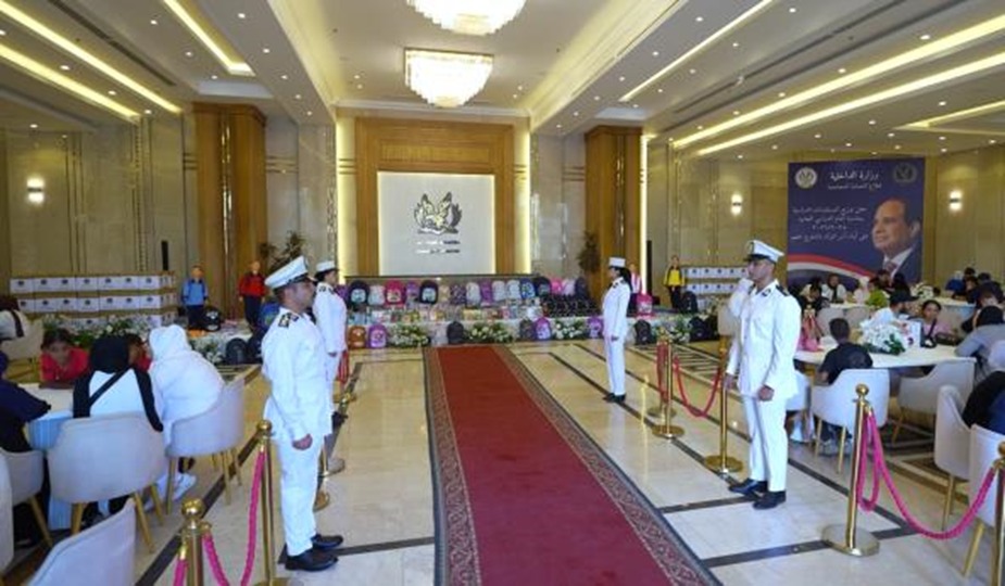 الداخلية توزيع حقائب ومستلزمات مدرسية