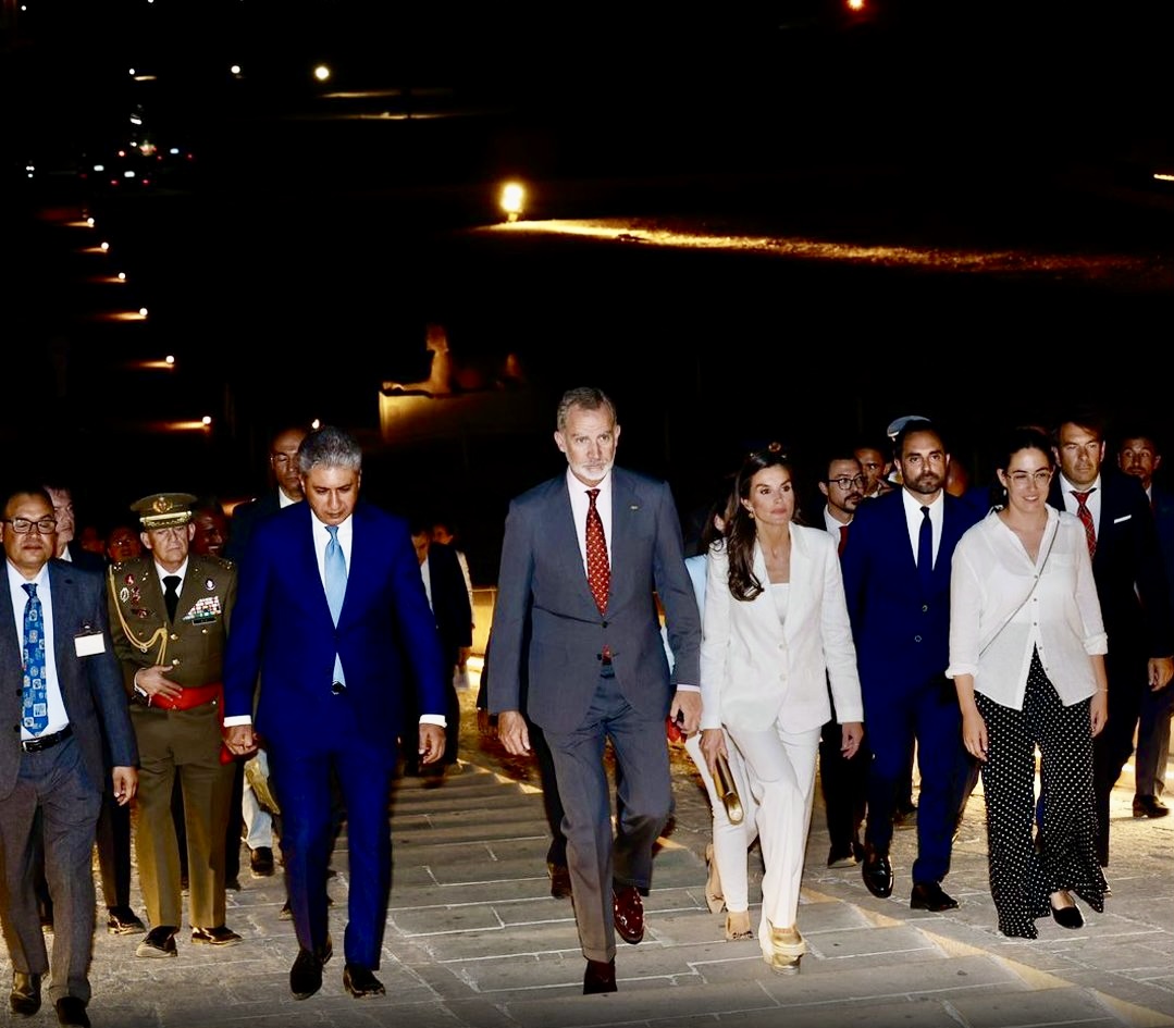 ملك وملكة إسبانيا بحتشبسوت لافتتاح إضاءة الجبل الغربي