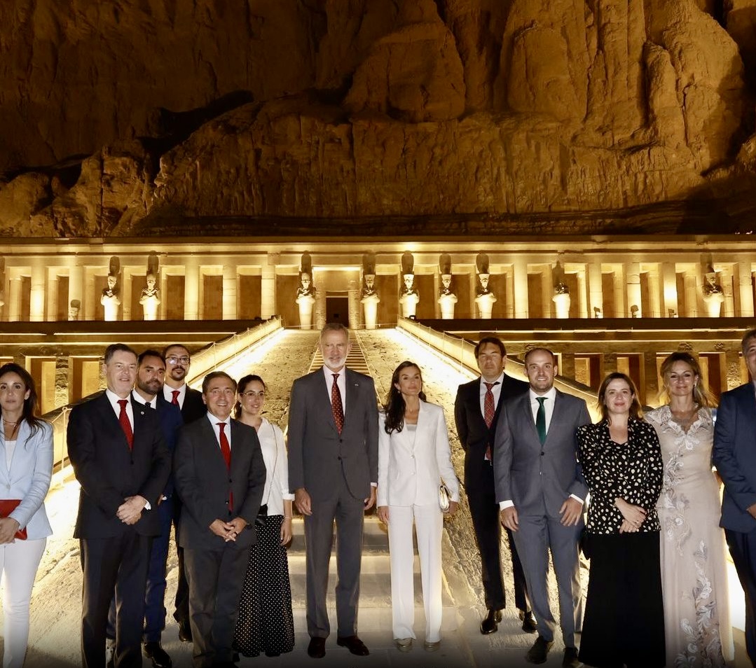 ملك وملكة إسبانيا بحتشبسوت لافتتاح إضاءة الجبل الغربي