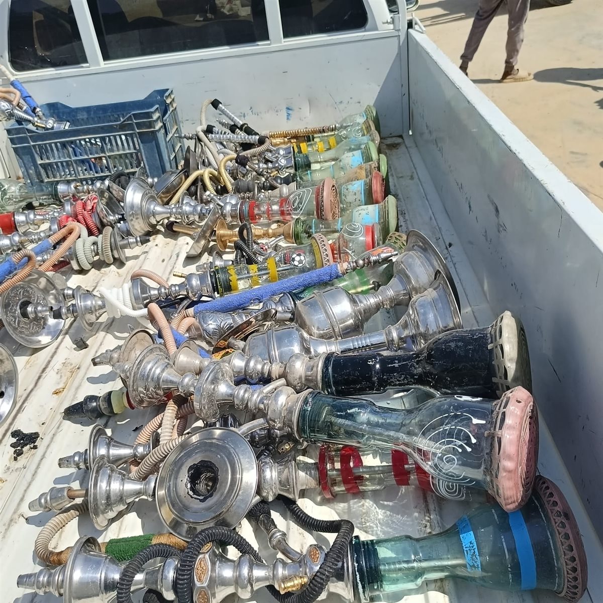 ضبط شيشة باكشتك تقديم المشروبات