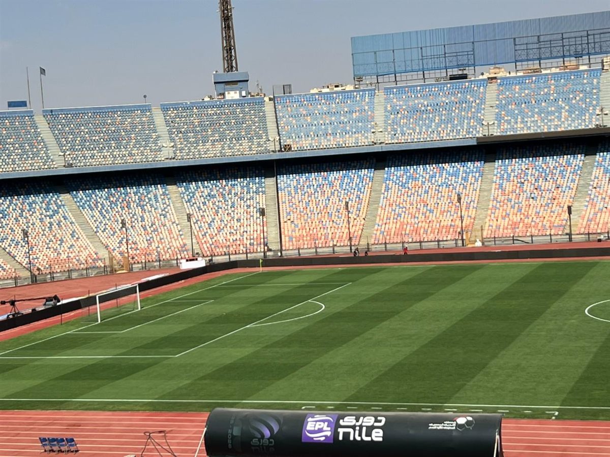 <strong>وزير الرياضة يتفقد ستاد القاهرة قبل استئناف مباريات الدوري</strong>