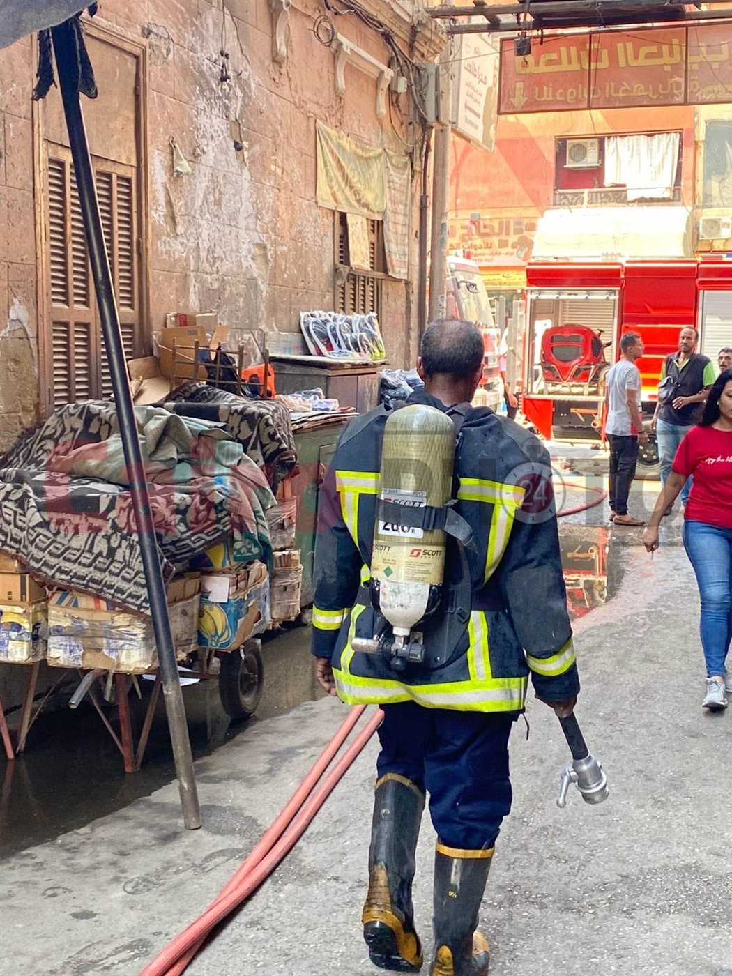 حريق بسطح أحد العقارات السكنية بالأقصر