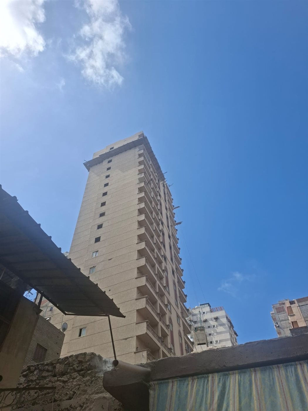 العقار المائل