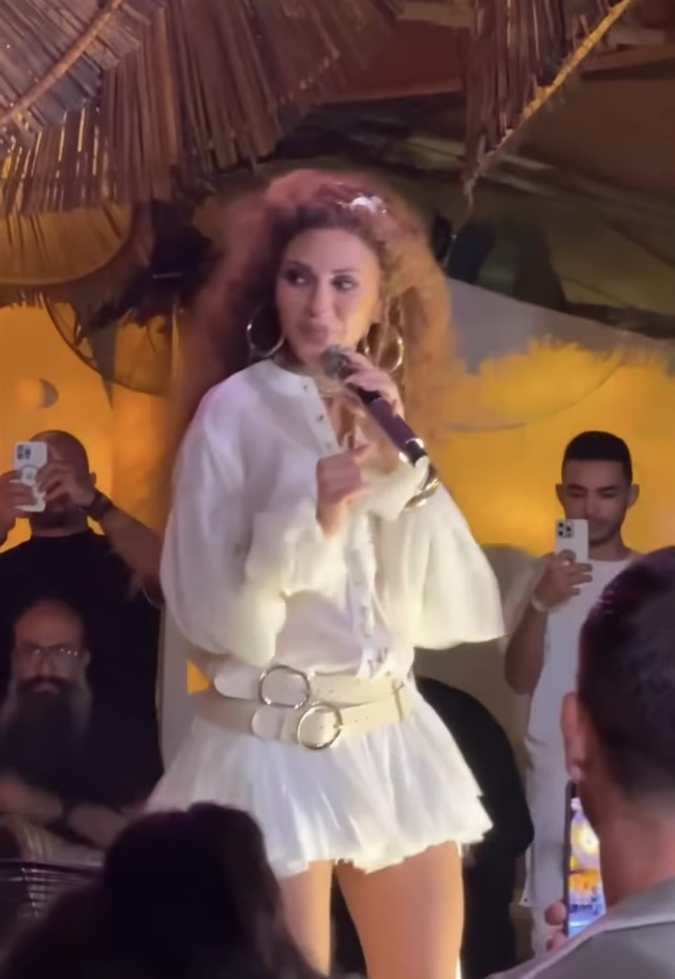 ميريام فارس تشعل أجواء حفلها بالساحل الشمالي