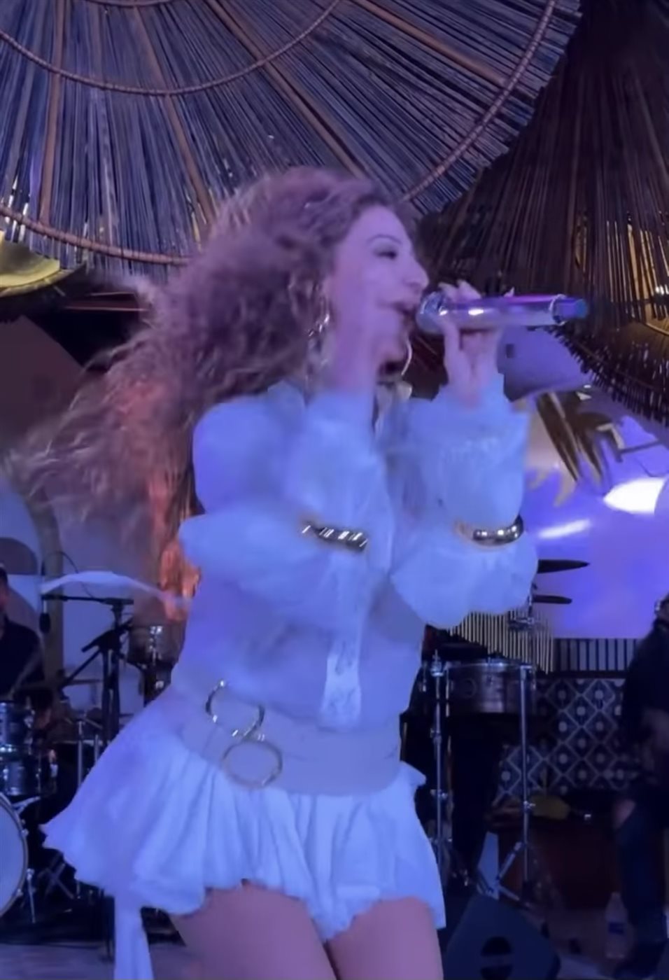 ميريام فارس تشعل أجواء حفلها بالساحل الشمالي