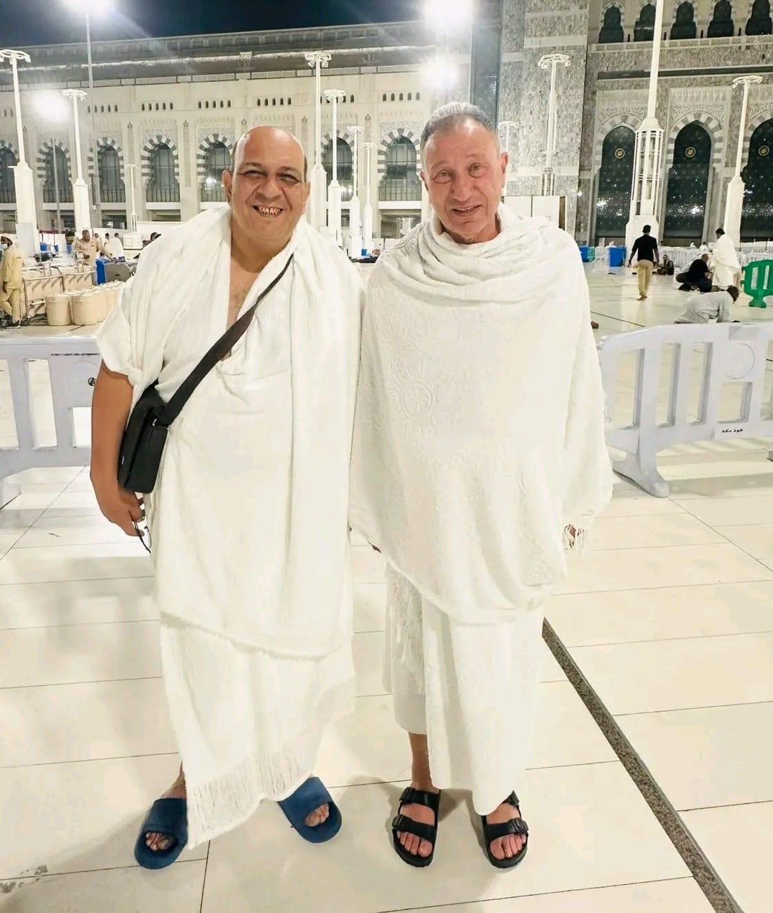 الخطيب خلال أداء مناسك العمرة