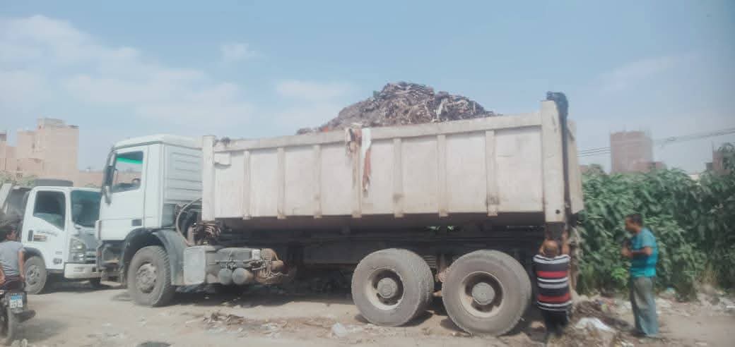  رفع 940 طن مخلفات هدم وبناء من منطقة الكونيسة بالعمرانية