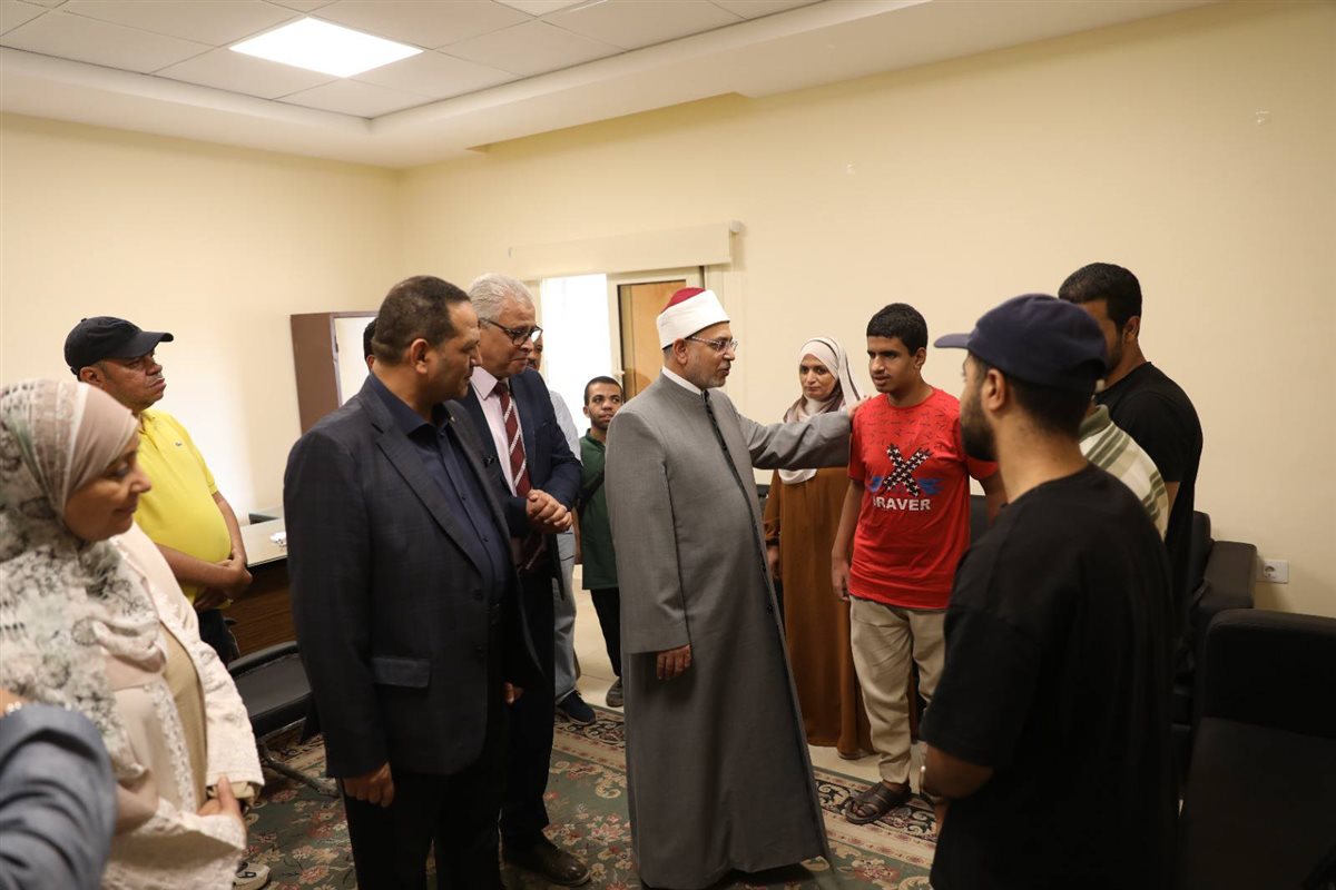 <strong>رئيس جامعة الأزهر ونائبه لشئون التعليم يتفقدان المدن الجامعية ويطمئنان على تسكين طلاب الحالات الخاصة</strong>
