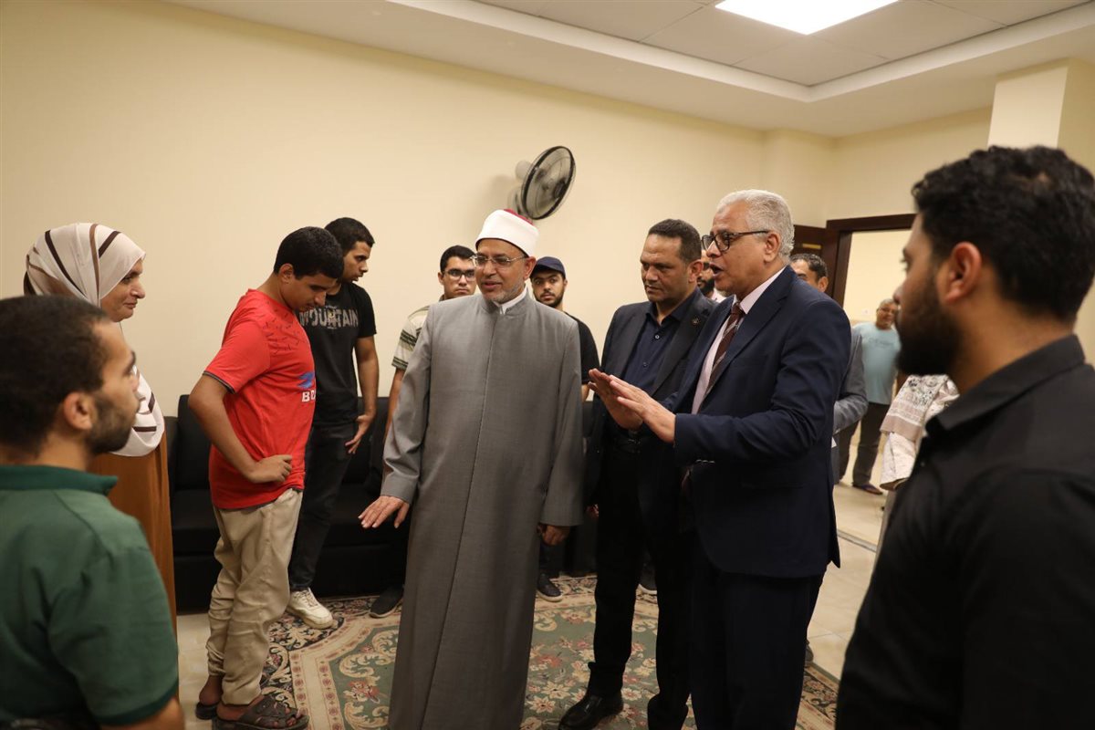 <strong>رئيس جامعة الأزهر ونائبه لشئون التعليم يتفقدان المدن الجامعية ويطمئنان على تسكين طلاب الحالات الخاصة</strong>
