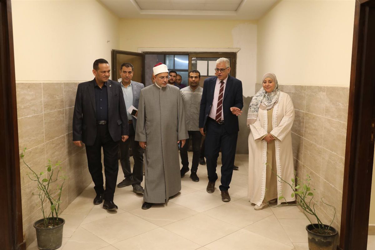 <strong>رئيس جامعة الأزهر ونائبه لشئون التعليم يتفقدان المدن الجامعية ويطمئنان على تسكين طلاب الحالات الخاصة</strong>