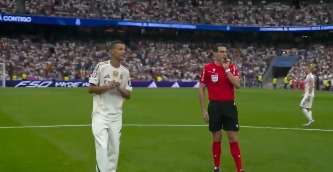 <strong>فقد أهله وظهر يبكي بقميص الملكي.. ريال مدريد يقوم بتكريم المغربي عبد الرحيم أوحيدة الناجي من زلزال المغرب 2023</strong>