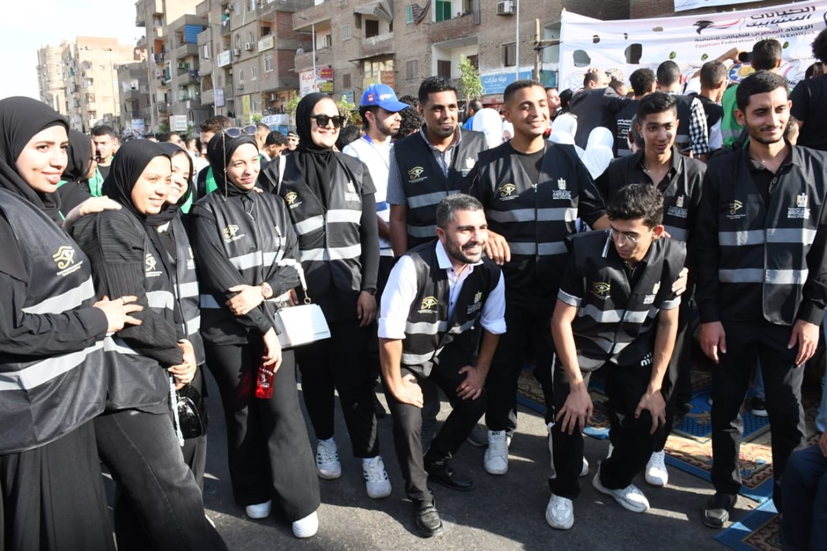 لنظافة وتجميل الشوارع.. وزير الشباب ومحافظ القاهرة يدشنان مبادرة الكيانات الشبابية بالمطرية