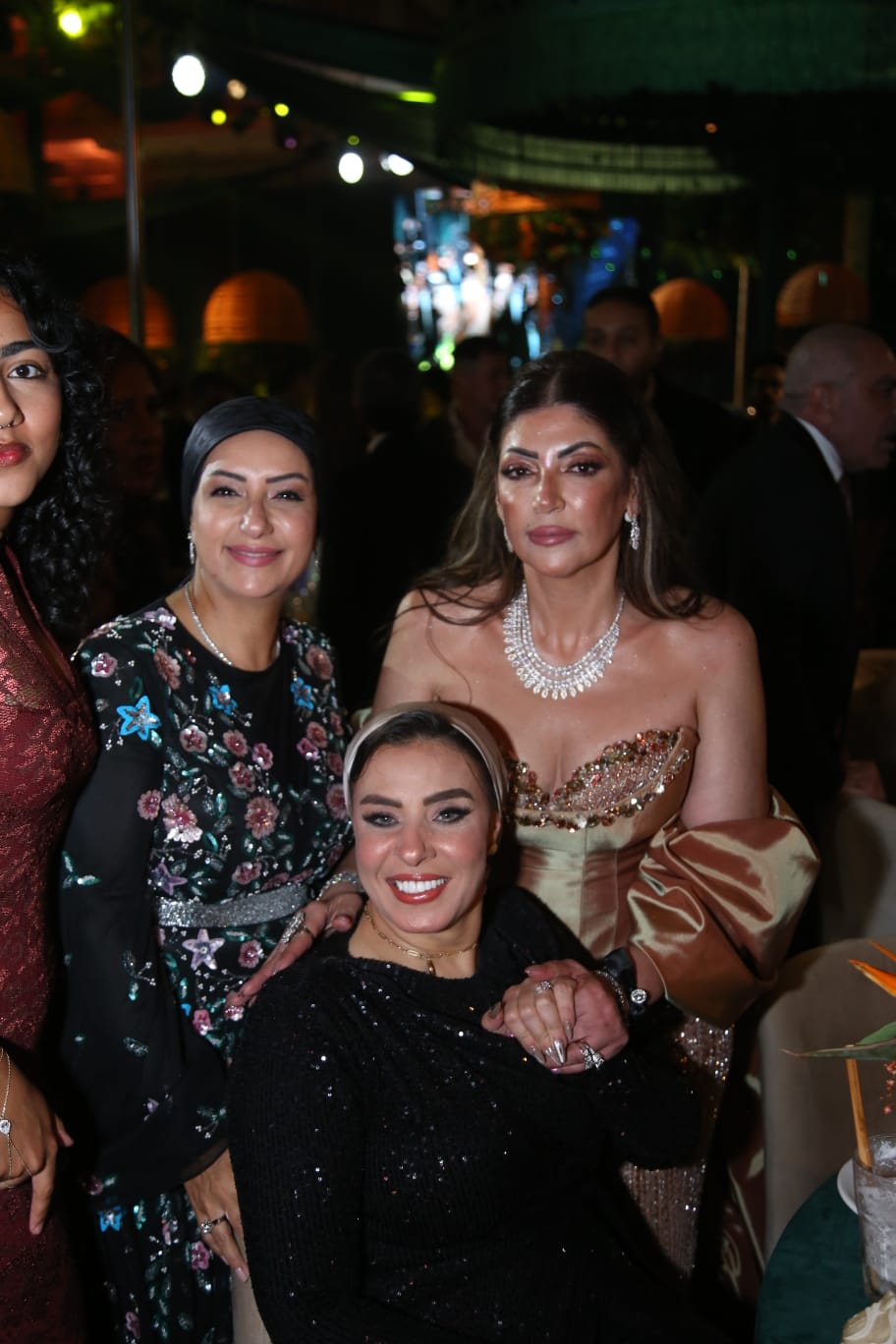 داليا مطر تحتفل مع الأهل والأصدقاء بحفل زفاف نجلها