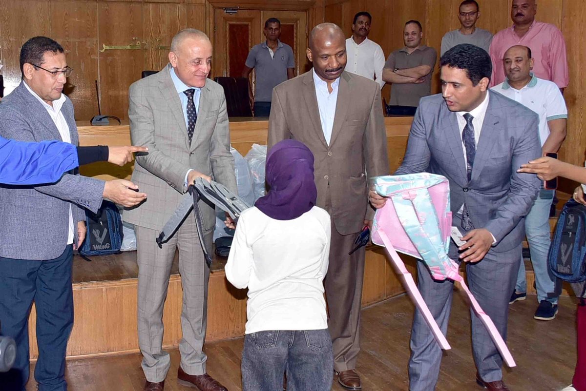 حفل توزيع 1000 شنطة مدرسية