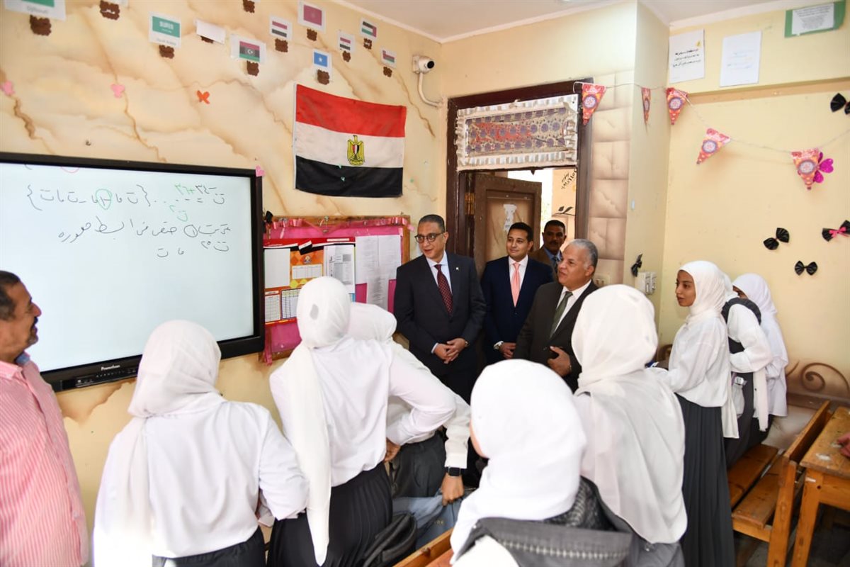 محافظ الفيوم يتابع انتظام العملية التعليمية بالمدارس مع بدء العام الدراسي الجديد