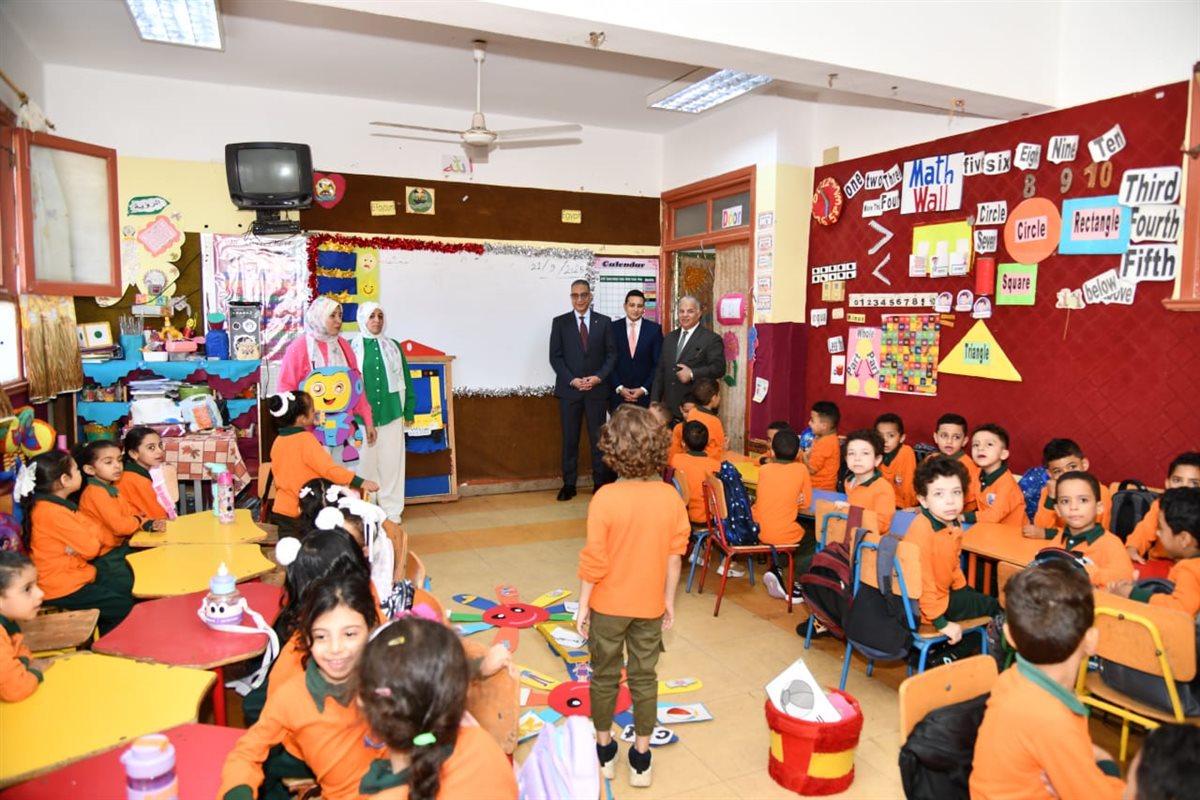 محافظ الفيوم يتابع انتظام العملية التعليمية بالمدارس مع بدء العام الدراسي الجديد