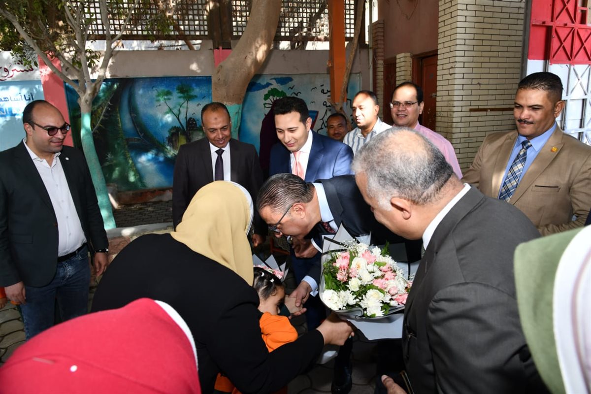 محافظ الفيوم يتابع انتظام العملية التعليمية بالمدارس مع بدء العام الدراسي الجديد