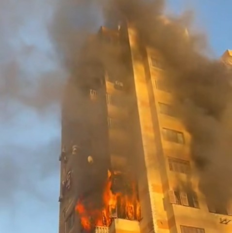 <strong>حريق شقتين سكنيتين بعقار في حلوان</strong>