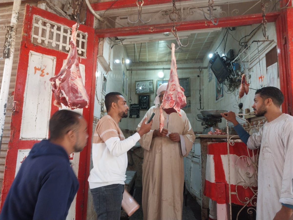 حملات تموينية مكثفة على أسواق الأقصر