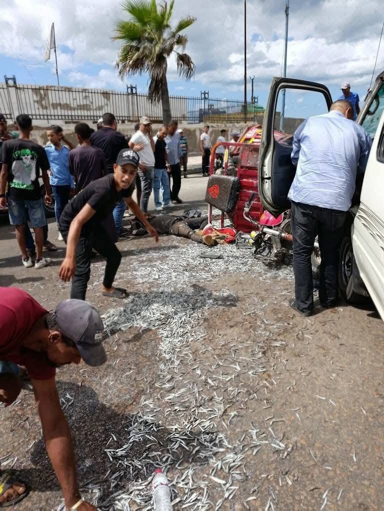 إصابة شخص في تصادم تروسيكل وميكروباص بالإسكندرية