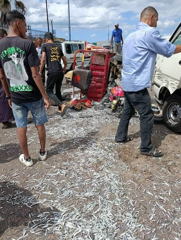 إصابة شخص في تصادم تروسيكل وميكروباص بالإسكندرية