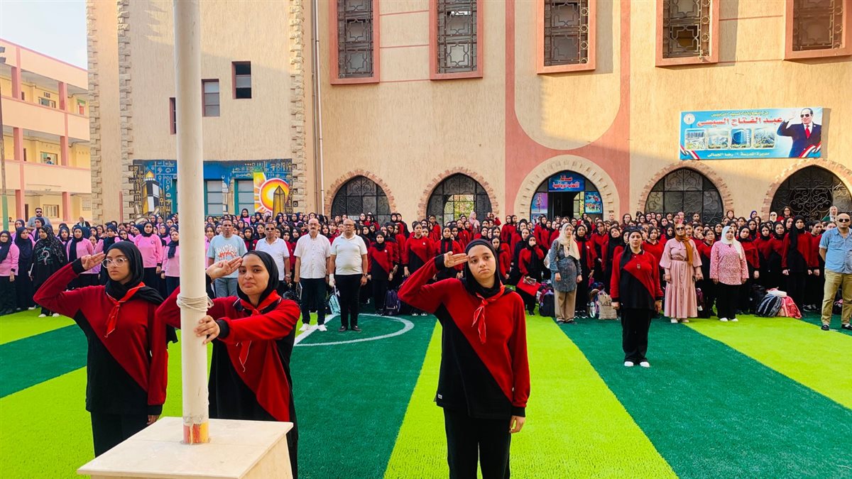 مديرة مدرسة بورسعيد الثانوية بنات 