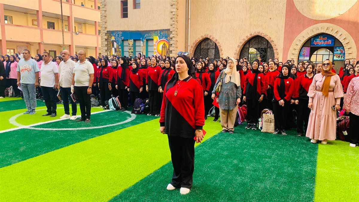 مديرة مدرسة بورسعيد الثانوية بنات 