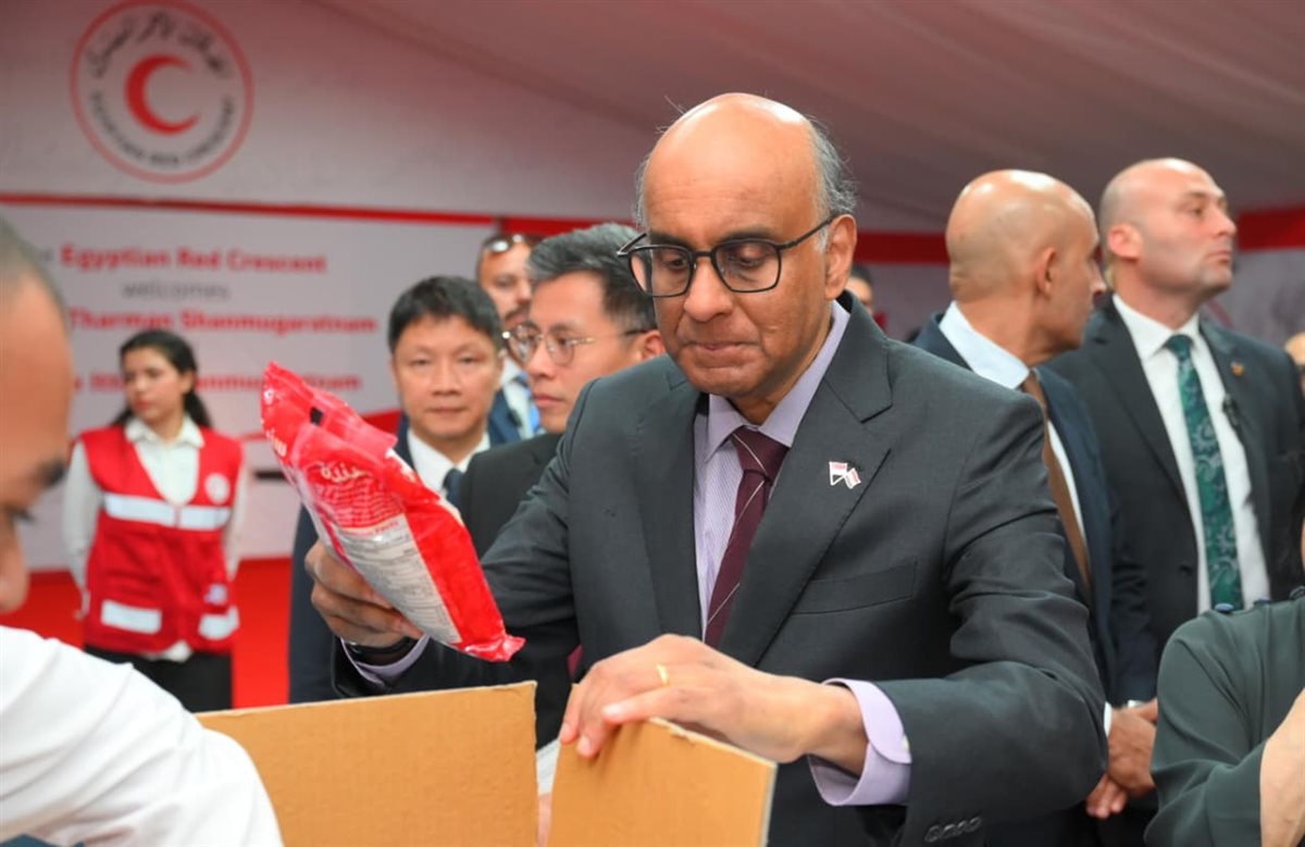 رئيس جمهورية سنغافورة وقرينته يزوران الهلال الأحمر المصري