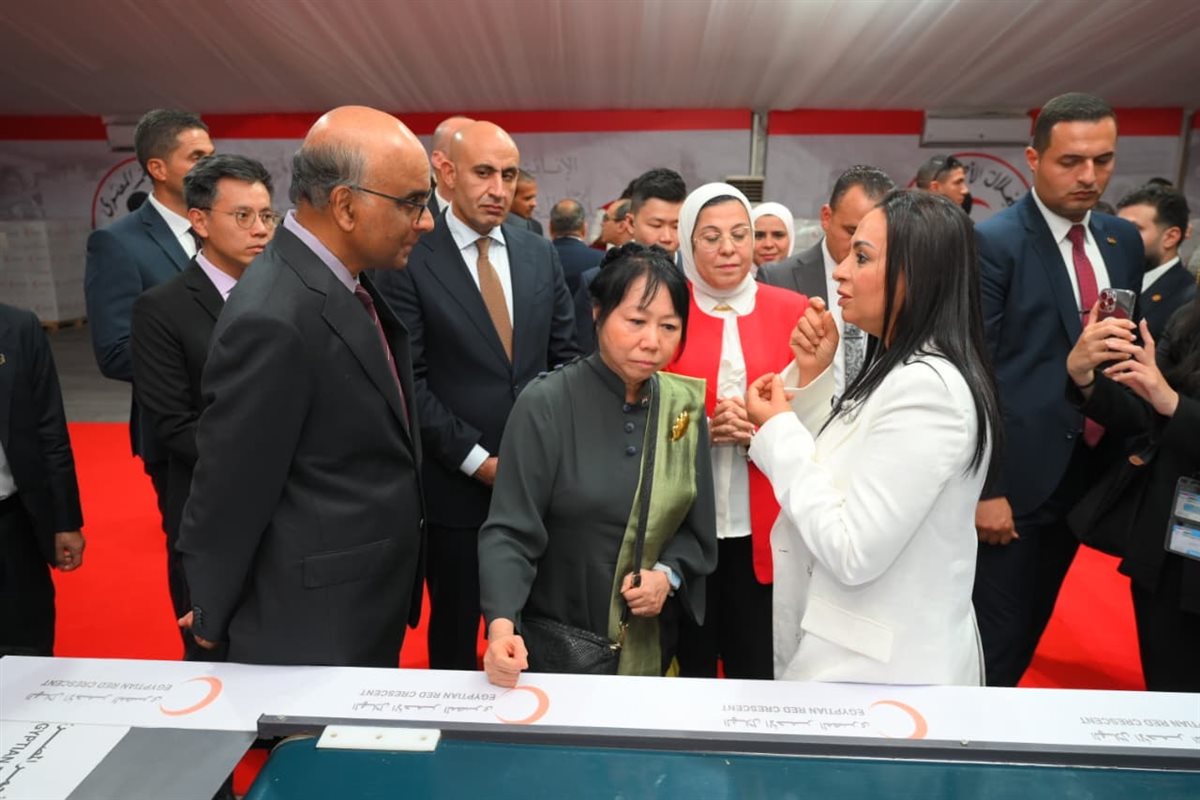 رئيس جمهورية سنغافورة وقرينته يزوران الهلال الأحمر المصري