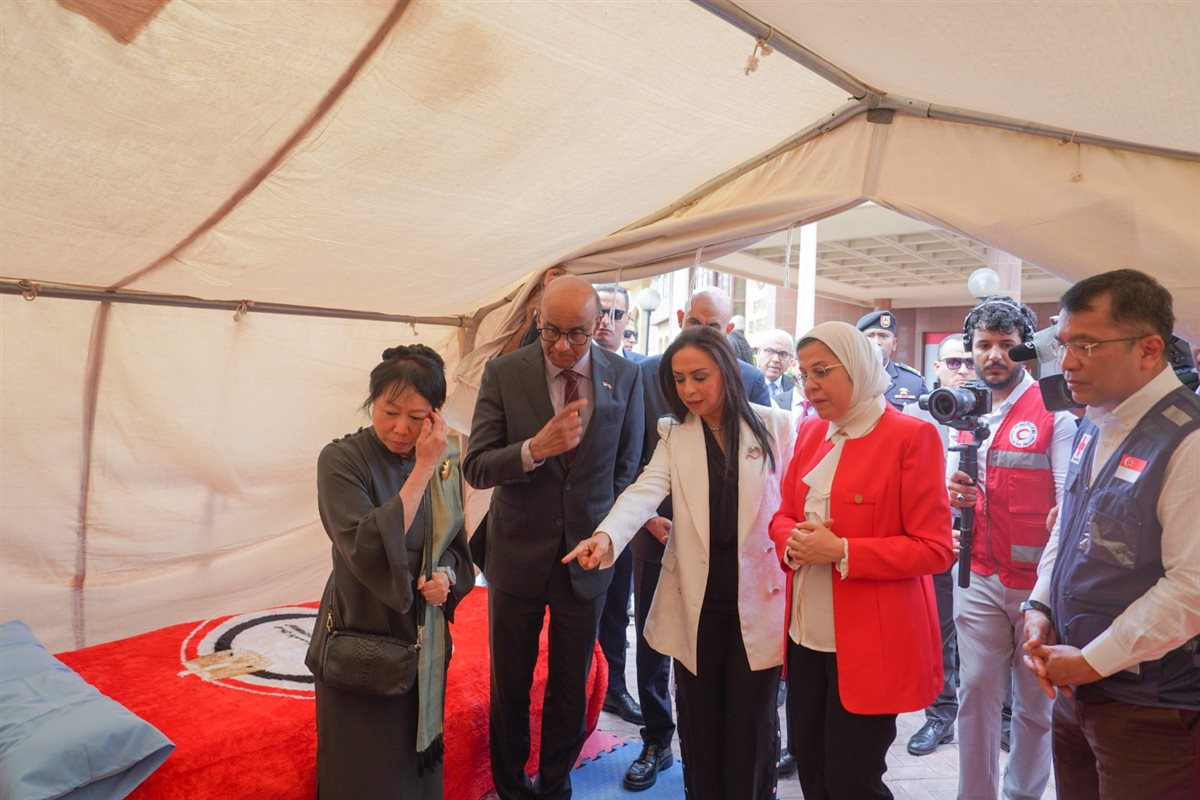 رئيس جمهورية سنغافورة وقرينته يزوران الهلال الأحمر المصري